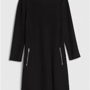Cute swing Gap dress size medium with silver zipper pockets.